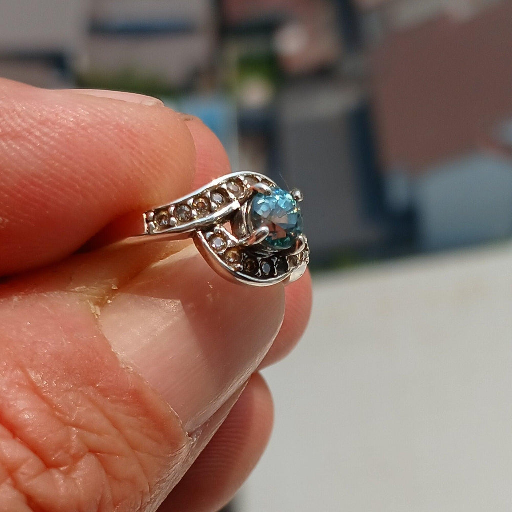 Blue Zircon Ring, Handmade silver ring, Gemstone Ring, Sterling Silver Ring, Solitaire Ring with round Cut Blue Zircon and 18 CZ - Size 6.75 - Von Günther zu WindSterling Silver Ring
