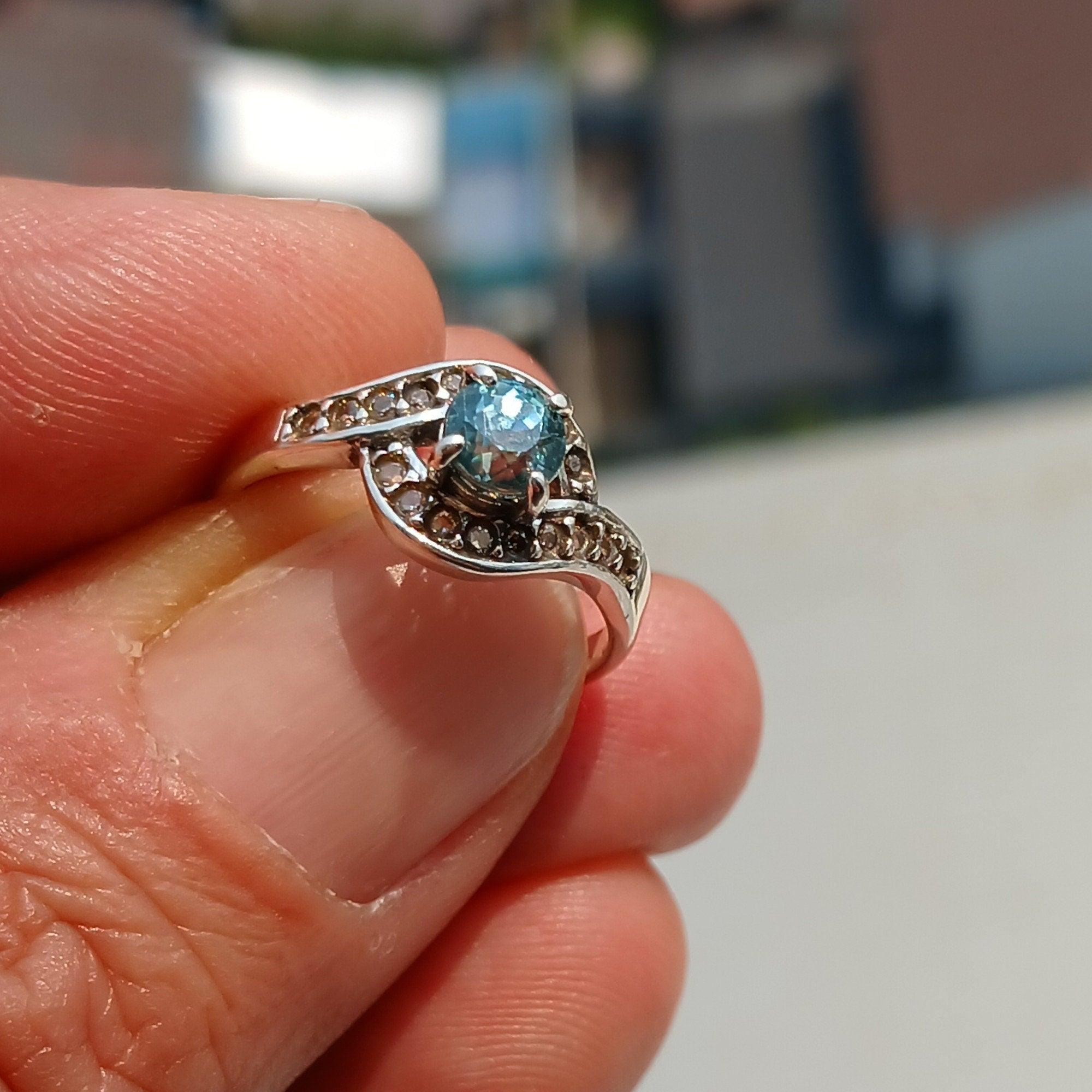 Blue Zircon Ring, Handmade silver ring, Gemstone Ring, Sterling Silver Ring, Solitaire Ring with round Cut Blue Zircon and 18 CZ - Size 6.75 - Von Günther zu WindSterling Silver Ring