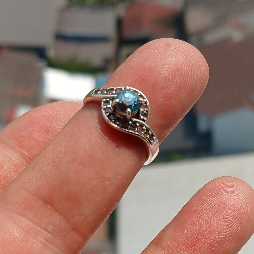 Blue Zircon Ring, Handmade silver ring, Gemstone Ring, Sterling Silver Ring, Solitaire Ring with round Cut Blue Zircon and 18 CZ - Size 6.75 - Von Günther zu WindSterling Silver Ring