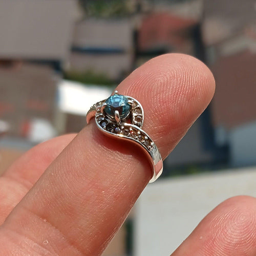 Blue Zircon Ring, Handmade silver ring, Gemstone Ring, Sterling Silver Ring, Solitaire Ring with round Cut Blue Zircon and 18 CZ - Size 6.75 - Von Günther zu WindSterling Silver Ring