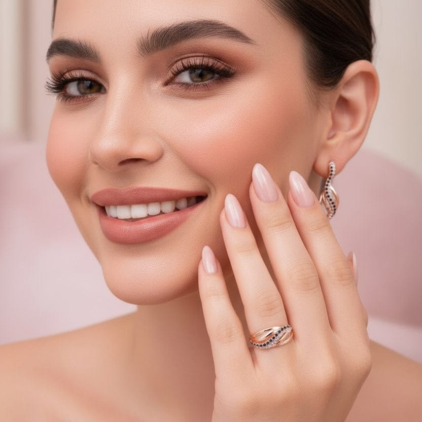 Erin - Twisted Ring with Black & White Zirconia - Von Günther zu WindRing