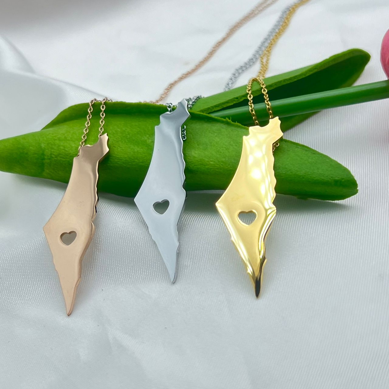 Map of Israel Necklace with Heart Cutout - Von Günther zu WindNecklace