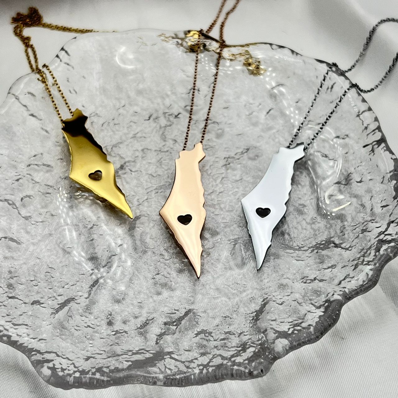 Map of Israel Necklace with Heart Cutout - Von Günther zu WindNecklace