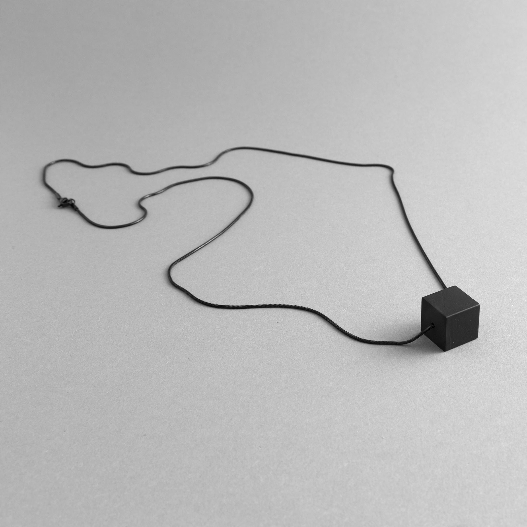 MODULOUNO – Geometric Cube Necklace | Handmade Minimalist Jewelry - Von Günther zu WindCollana