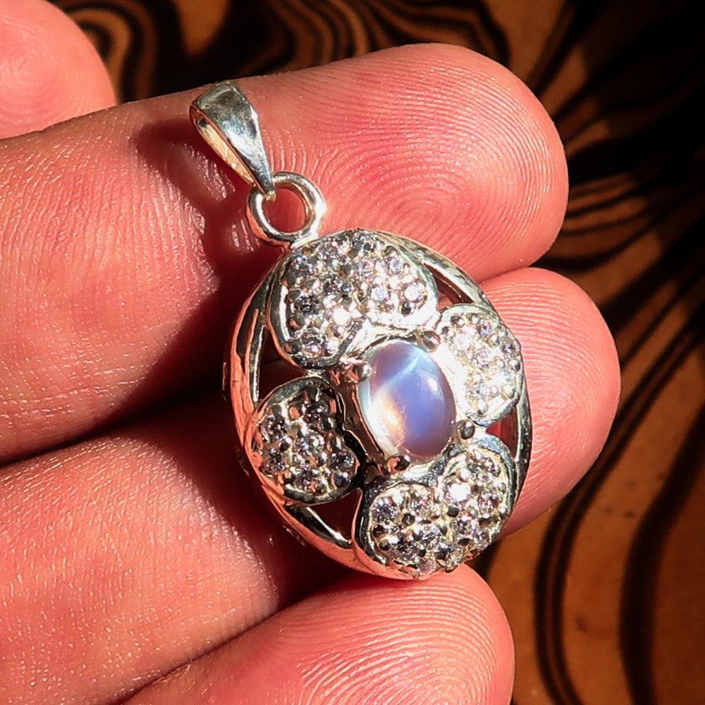 Moonstone Pendant, Sterling Silver Pendant, Shamrock silver Pendant, Ceylon Moonstone, gift for her, handmade Pendant, hallmarked 925 Silver - Von Günther zu WindSterling Silver Pendant