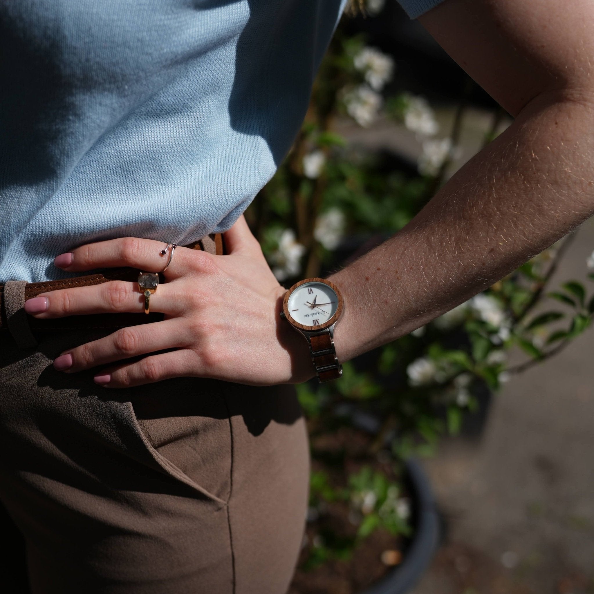 Watch Vita - Eco - Friendly Walnut & Alloy Elegant Women's Watch - Von Günther zu WindWatches